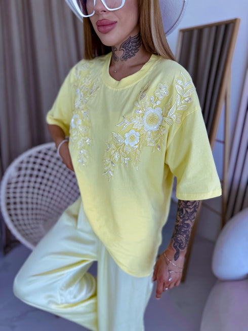 ONE SIZE T-krekls "THE FLOWER FLITTER" - DZELTENS